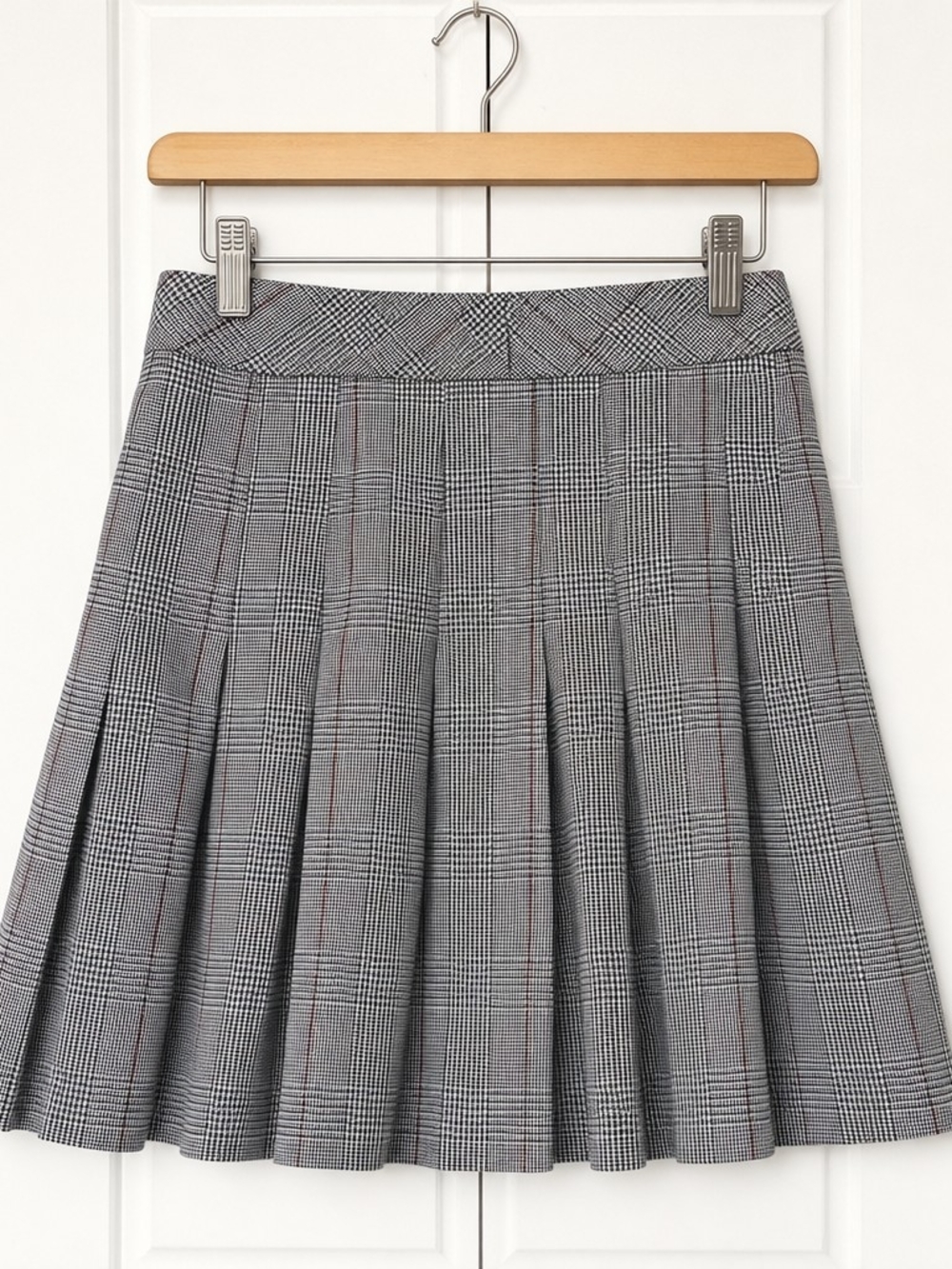 H&M Divided Plaid Pleated Skirt – Black White – Size 8 / EUR 40 - Picture 3 of 11